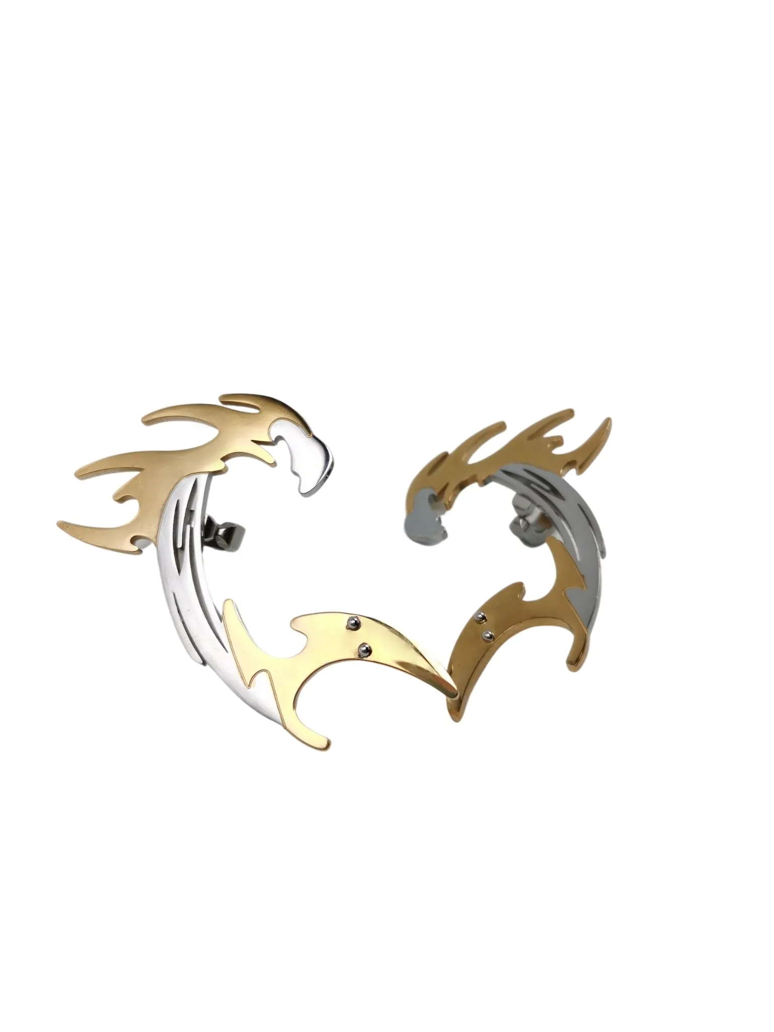 40% OFF!   Fervooor Futureistic golden dragon ear clip